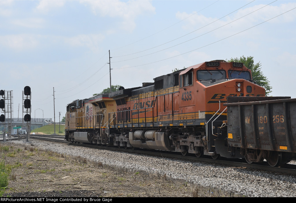 BNSF 4335